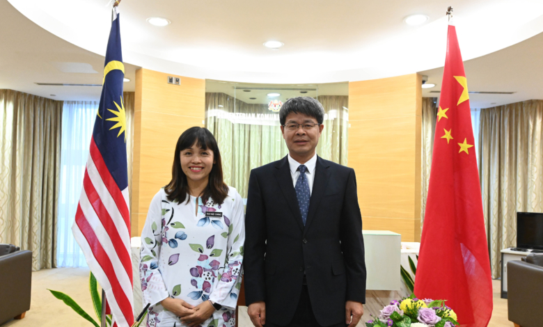马来西亚通讯及数码部副部长张念群于与中国工业和信息化部副部长张云明会面。